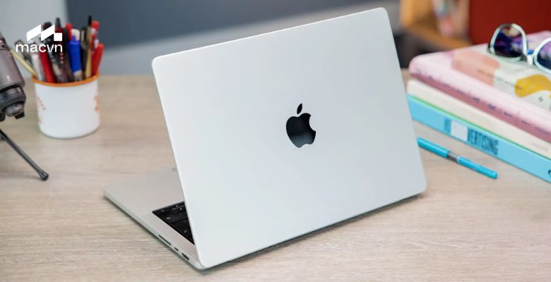 Macbook Pro M2 13 inch 2023 sở hữu thiết kế nhỏ gọn, tiện lợi di chuyển